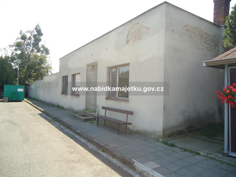 Prodej v el. aukci - Pozemek st. č. 295/2, jehož součástí je stavba Všechovice, č.e. 9, garáž, vše v k. ú. Všechovice