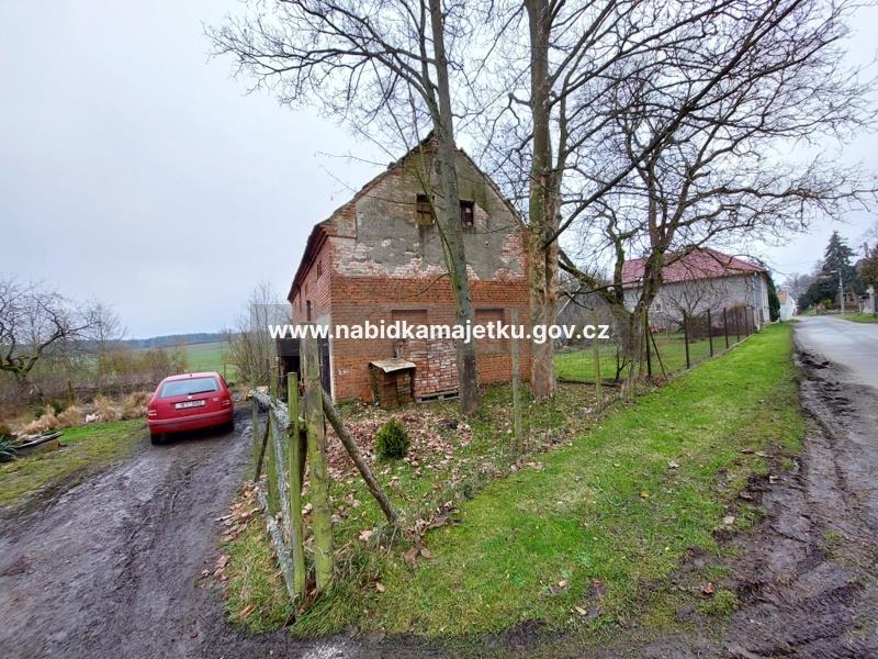 Pozemek p.č. 1 a p.č.st. 86 vč. stavby bez čp/če, k.ú. Jivjany, obec Velký Malahov, okres Domažlice