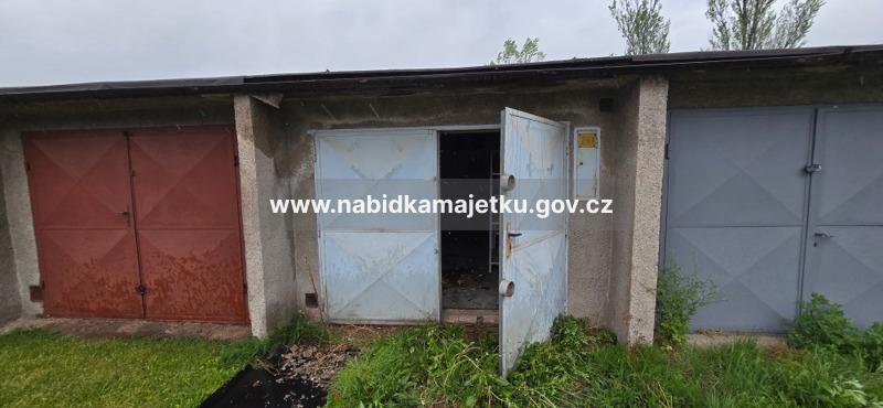 Podíl ve výši 1/2 na pozemku parcela č. 2806 s garáží v k.ú. Lyžbice, obec Třinec
