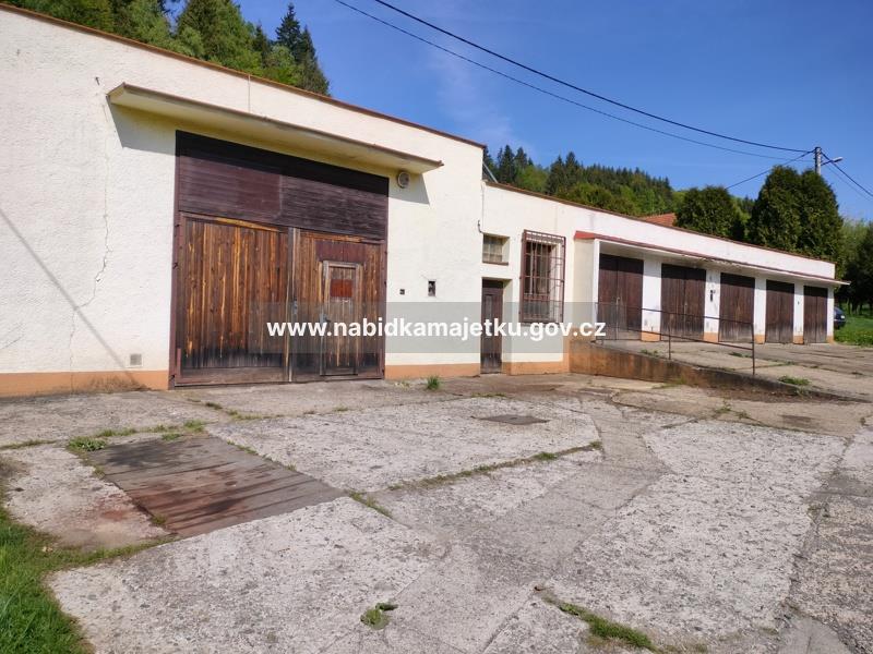 Vsetín - parc. č. 10049, součástí je stavba bez čp/če, garáž