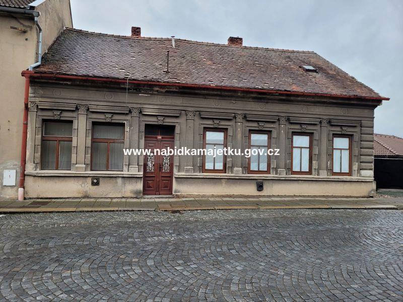 TŘEBECHOVICE POD OREBEM, POZEMKY ST.P.Č. 533, SOUČÁSTÍ JE STAVBA Č.P. 198 A P.P.Č. 570/6