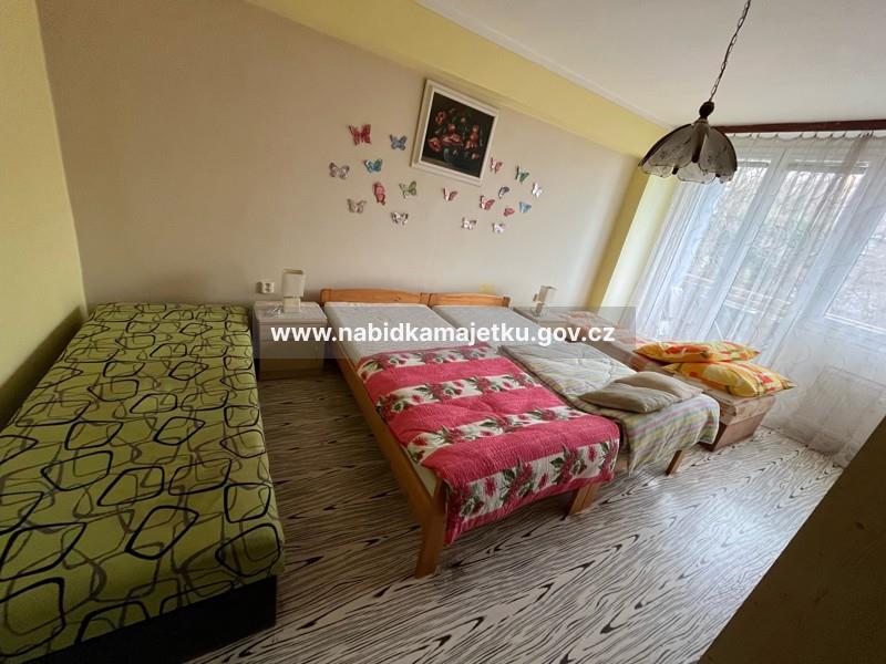 bytová jednotka č. 860/5, Purkyňova ul., Mladá Boleslav, spoluvl. podíl ve výši 3187/205171 na stp.č. 4809 a na budově s čp. 860, 861