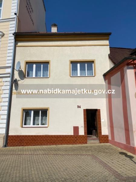 KRALOVICE – PODÍL O VELIKOSTI ID. 1/2 POZEMKU P. Č. ST. 143, SOUČÁSTÍ POZEMKU JE STAVBA