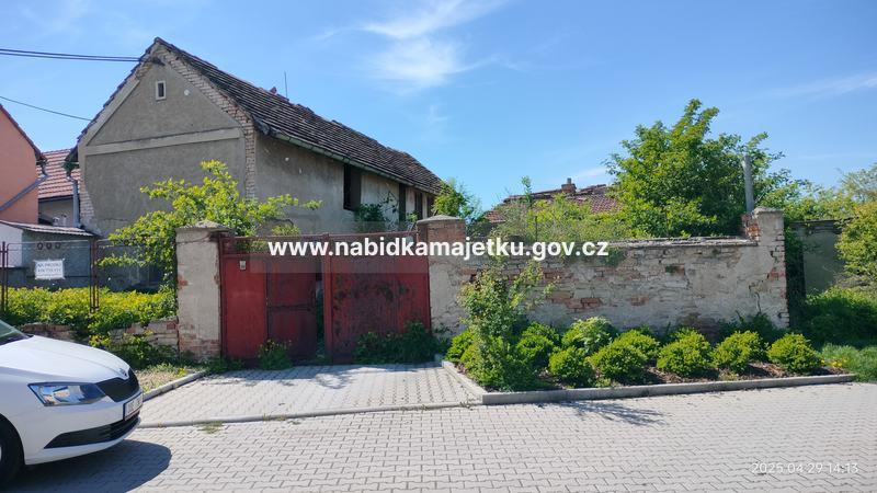 Račiněves, rodinný dům čp. 30 (podíl 7/9),
