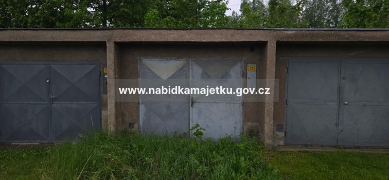 podíl ve výši 1/2 na pozemku parcela č. 2743 s garáží v k.ú. Lyžbice, obec Třinec