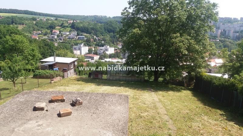 Mladcová, podíl o velikosti id. 1/2 na parc.č. st. 573, součástí je stavba č.p. 309 a pozemková parc.č. 591/111